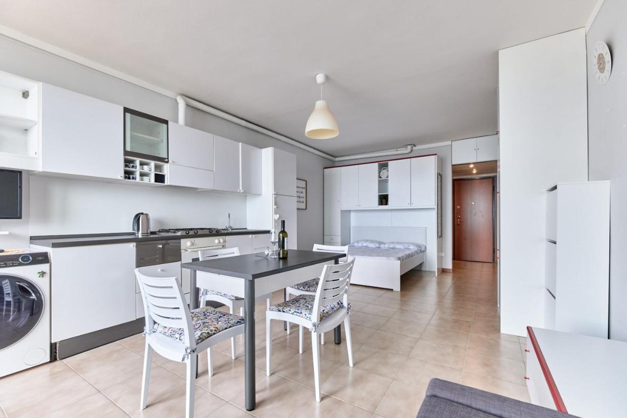 Lydie Apt. Exclusive Holigarda Desenzano del Garda Exteriör bild