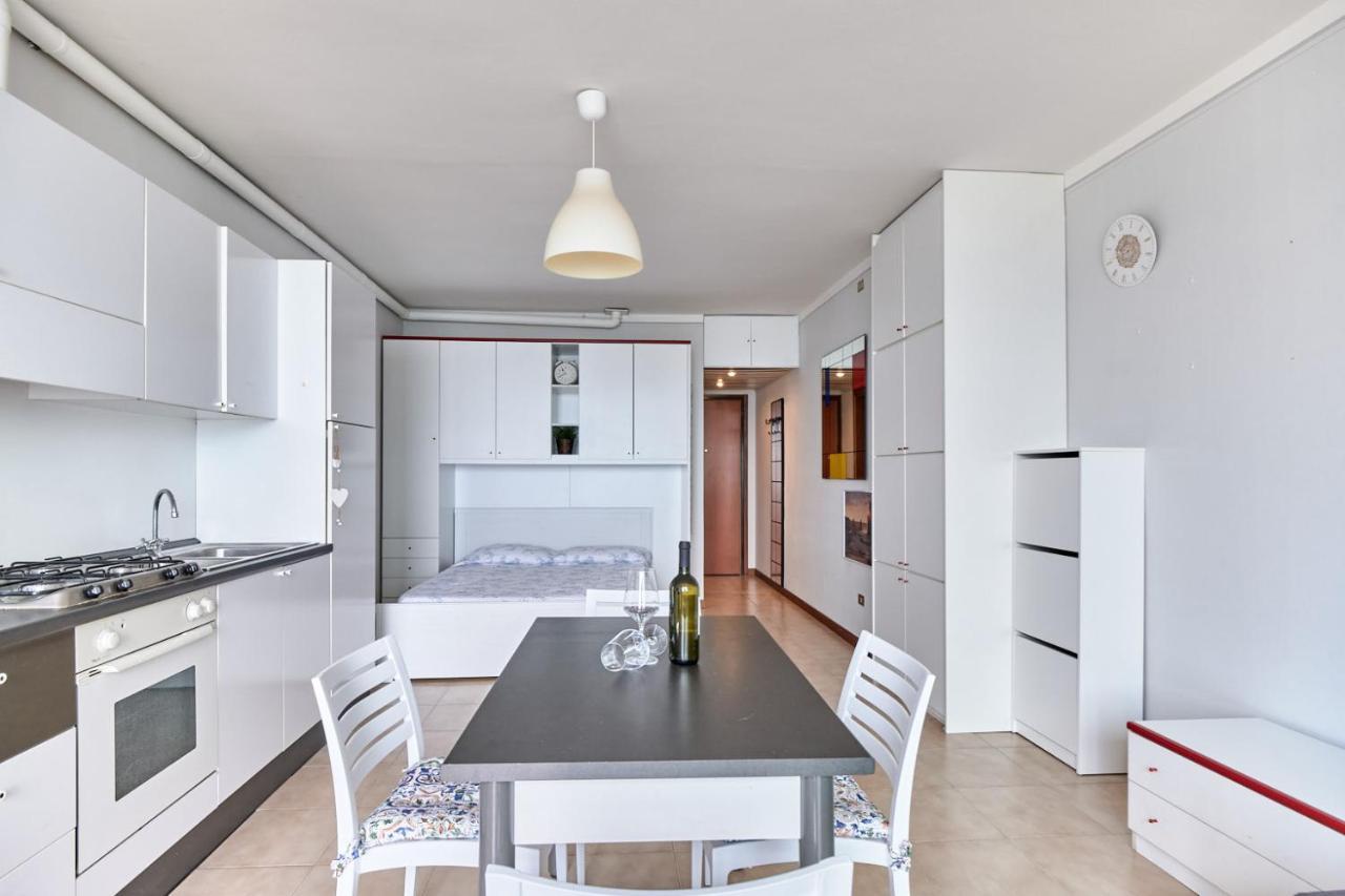 Lydie Apt. Exclusive Holigarda Desenzano del Garda Exteriör bild